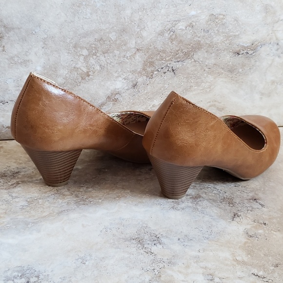 Zigi Soho • Cognac Kitten Heel Dress Shoe - Picture 5 of 8